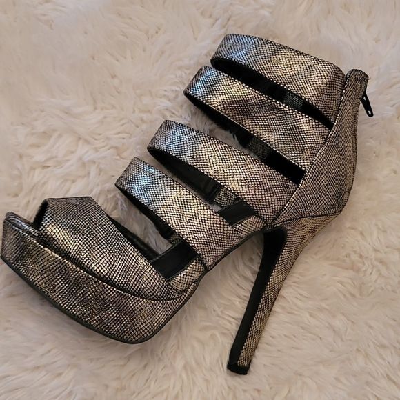 Qupid Reptile Print Metallic Platform Heels - Picture 11 of 15